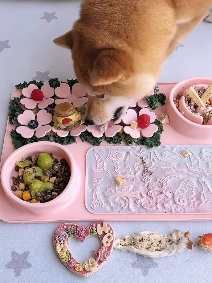 Slow Feeding Mat, Lick Mat Dog Bowls, Food Feeder for Dog Cat, Pet Lick Pad Anxiety Relief Feeding Mat withSuction, Multicolor