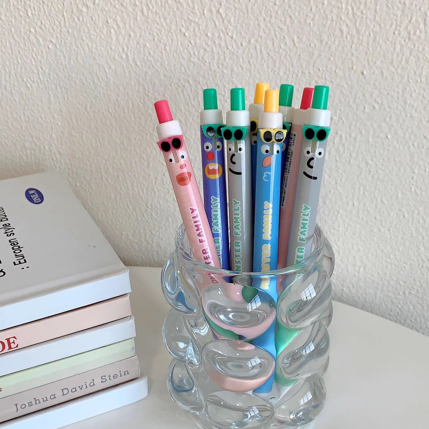 Stylo gel rétractable Quirky Emoji avec lunettes de soleil et grands yeux de 0,5 mm pour soulager le stress - lot de 4
