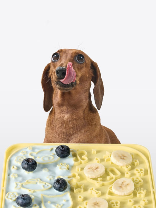 Slow Feeding Mat, Lick Mat Dog Bowls, Food Feeder for Dog Cat, Pet Lick Pad Anxiety Relief Feeding Mat withSuction, Multicolor